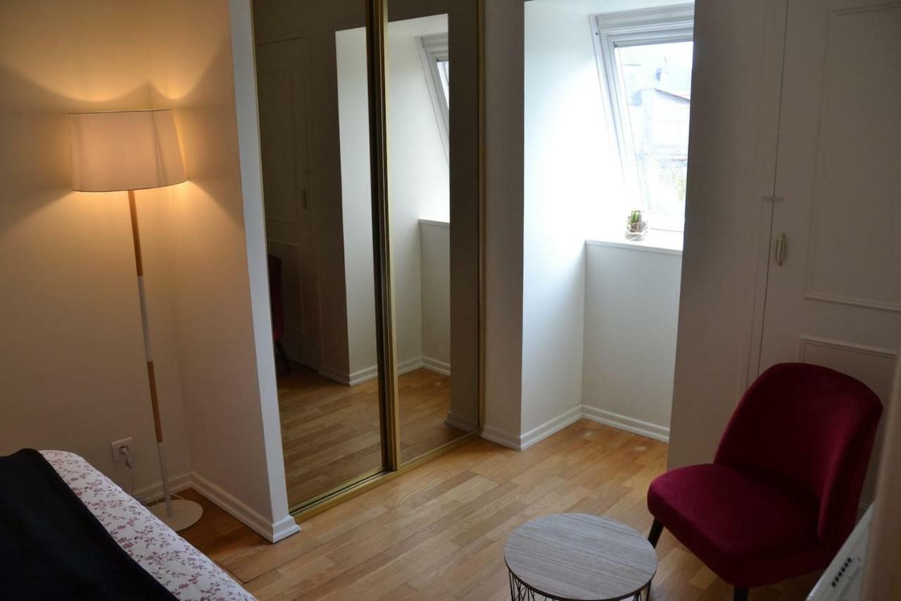 One-Bedroom Apartment,879280379:JPEG