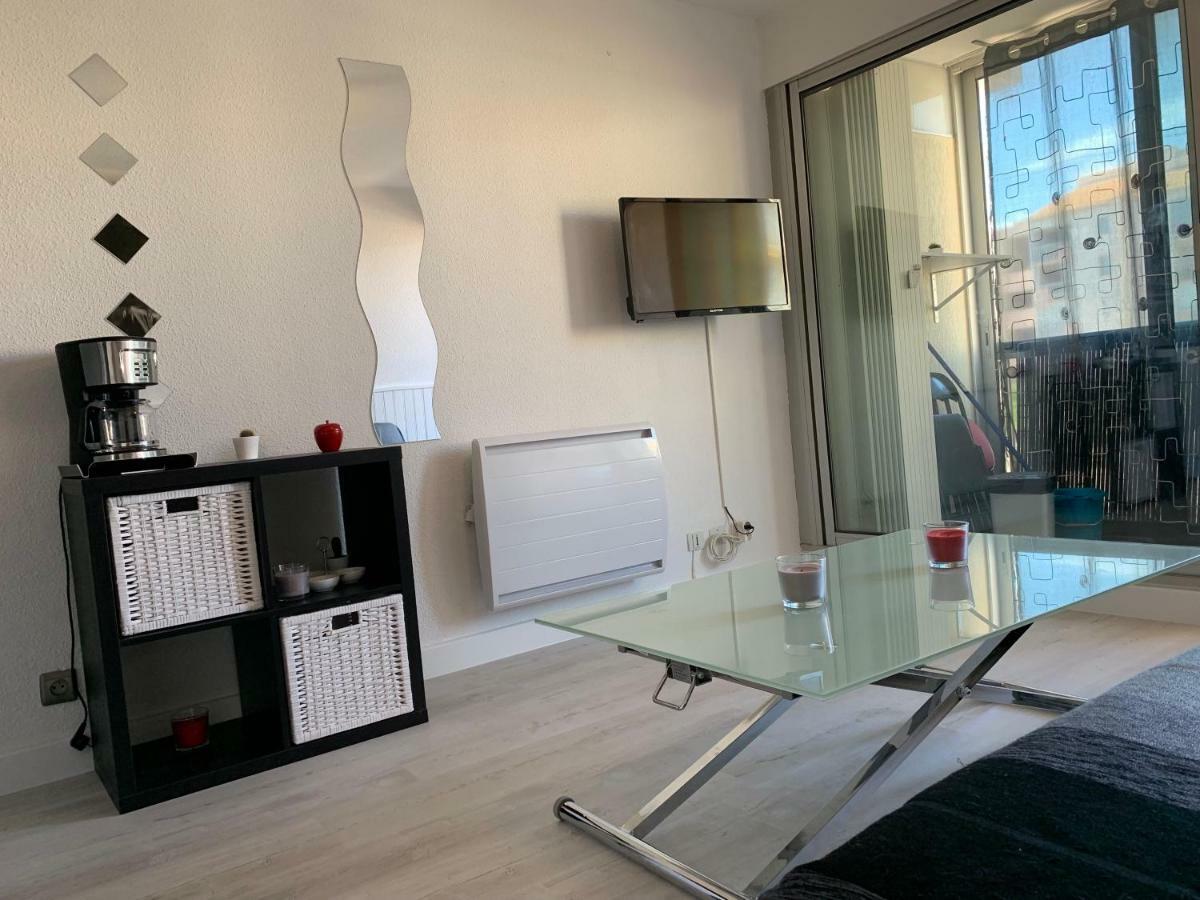 Studio Apartment,883544674:JPEG