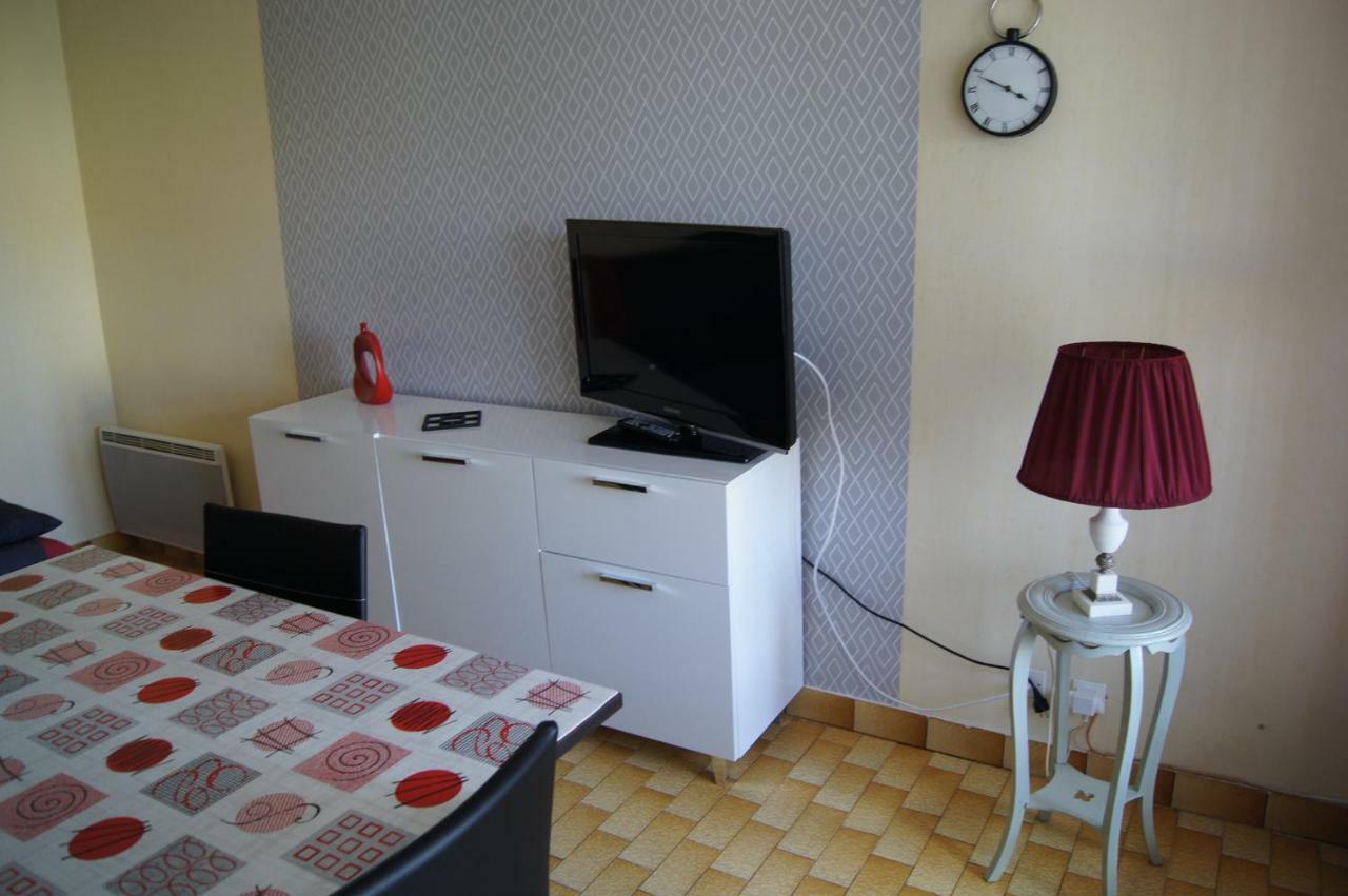 One-Bedroom Apartment,887971717:JPEG