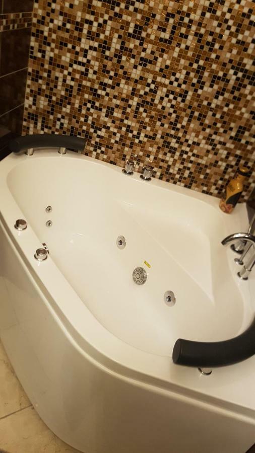 Deluxe Suite with Spa Bath,899212834:JPEG