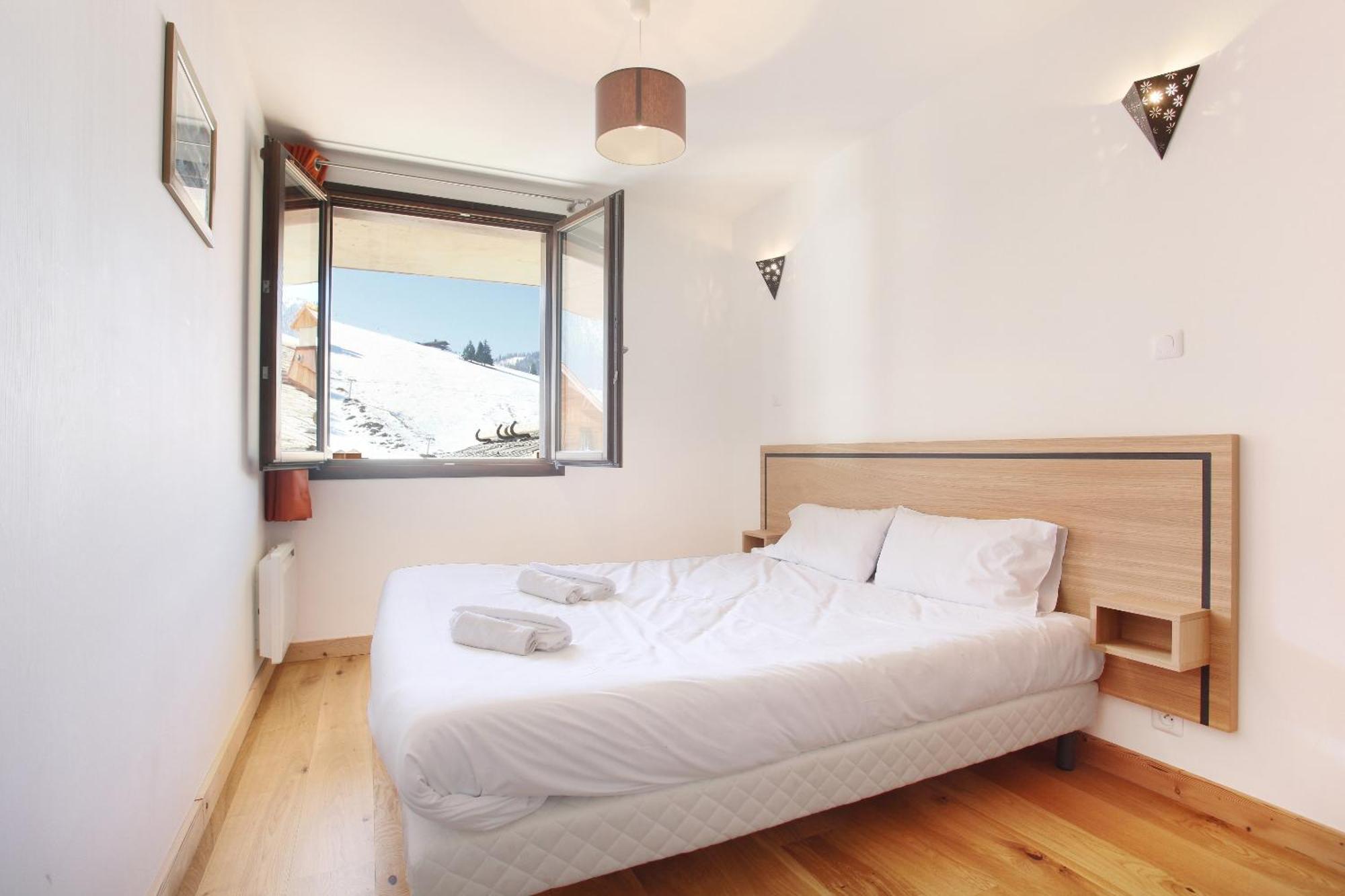 One-Bedroom Apartment,925908397:JPEG