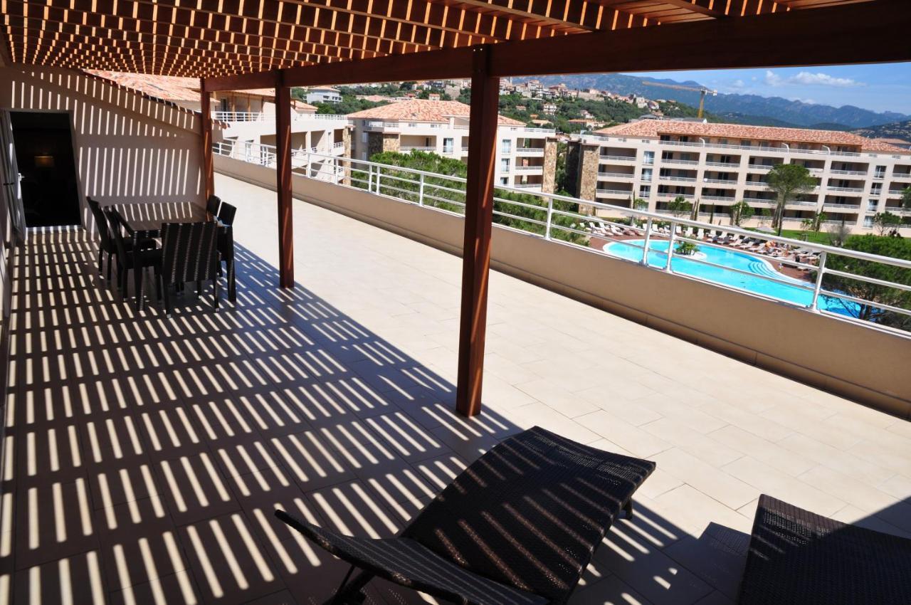 Deluxe Two-Bedroom Apartment Pool Side