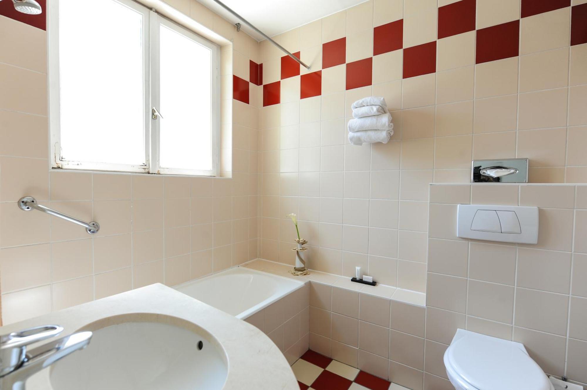 Chambre Double Supérieure - Petit-Déjeuner Compris