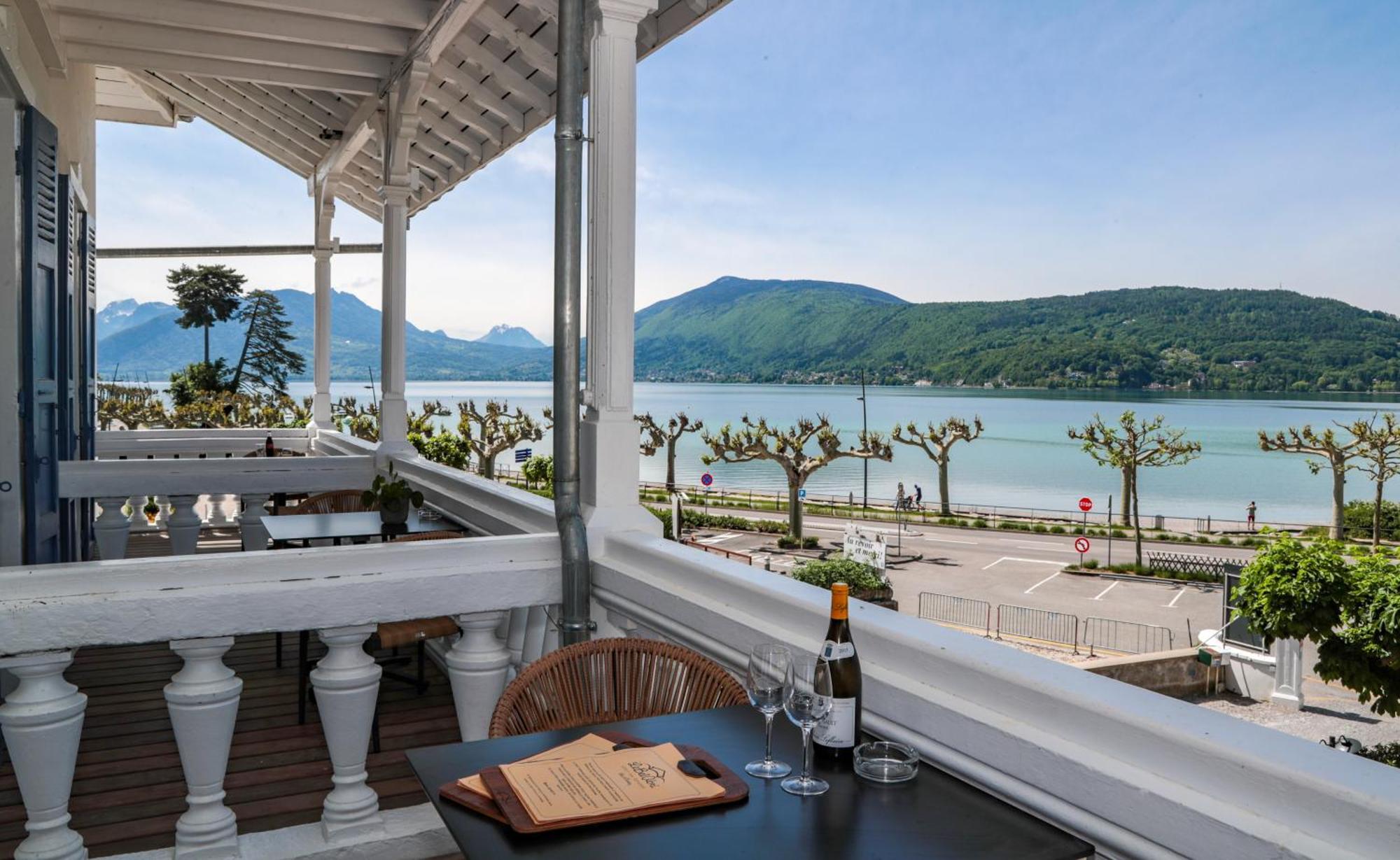 Chambre Double Supérieure avec Balcon et Vue sur le Lac