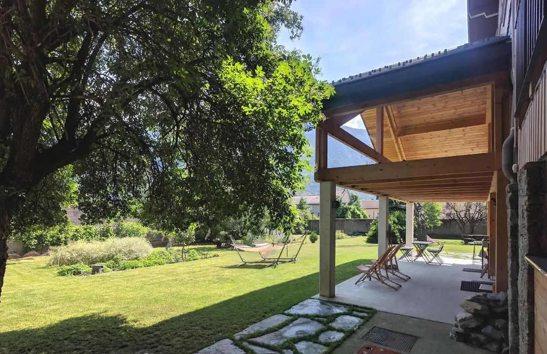 Chalet Les Cols - Chambres avec terrasse&jardin - proche de la nouvelle gare-1