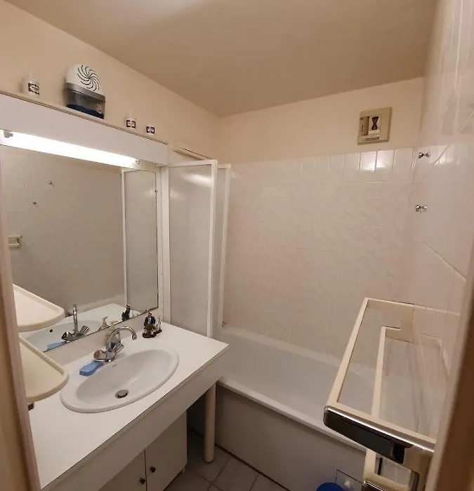 Flat With Swimming Pool Direct Access To Sea-1