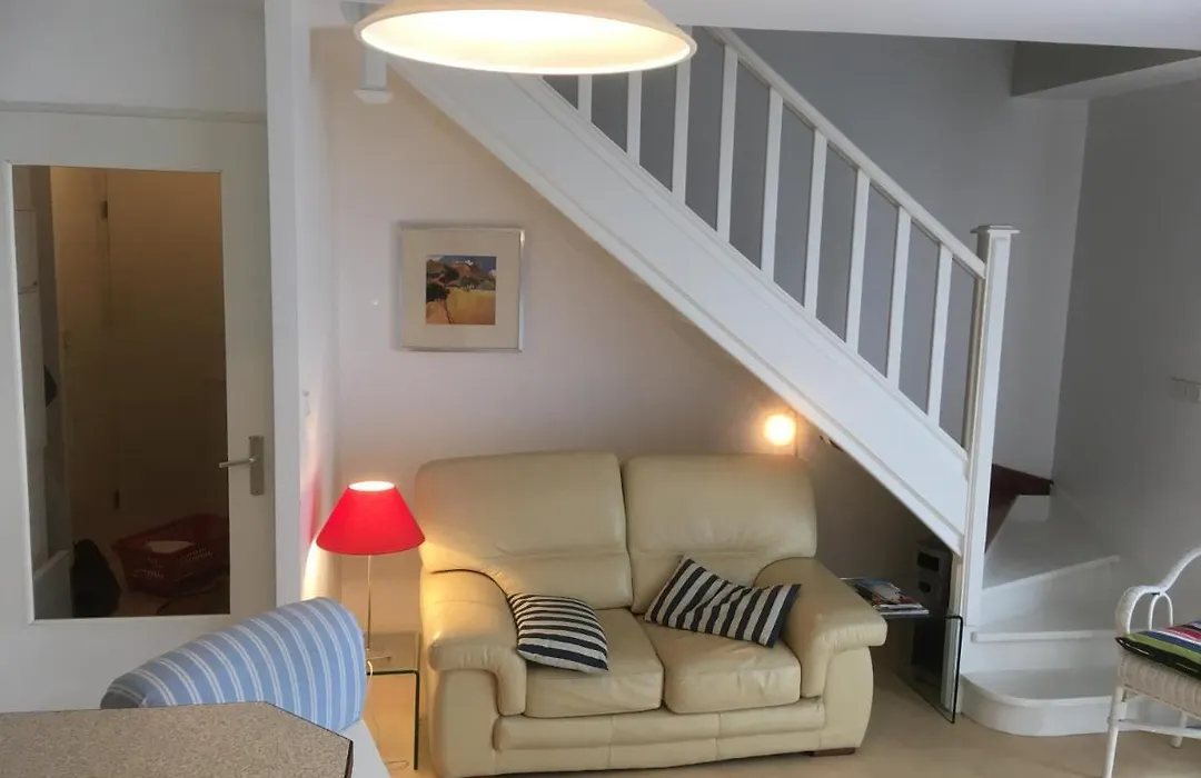 Duplex T4 Idealement Situe Entre La Place Du Marche Et Le Bord De Mer-1