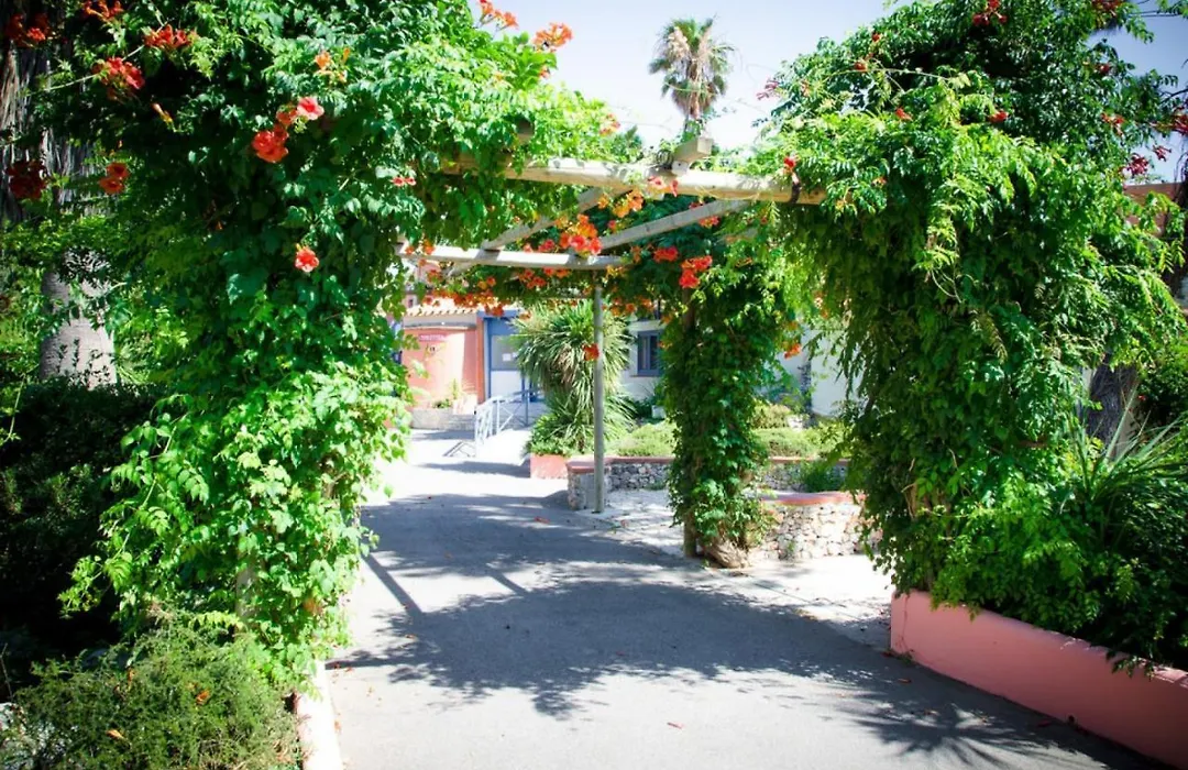App. 62M² Piscine & Parking-1