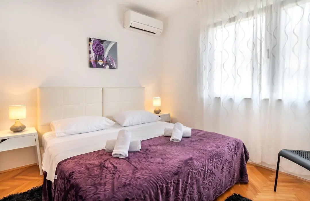 Rooms&Apartments Zelux-1