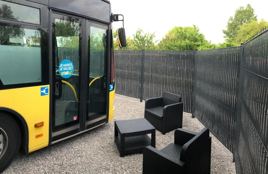L Arrêt de Bus Insolite&SPA-1