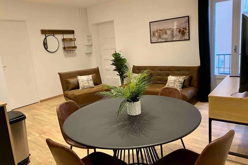 Appartement Proche Gare Neuf, Ambiance Highland-1