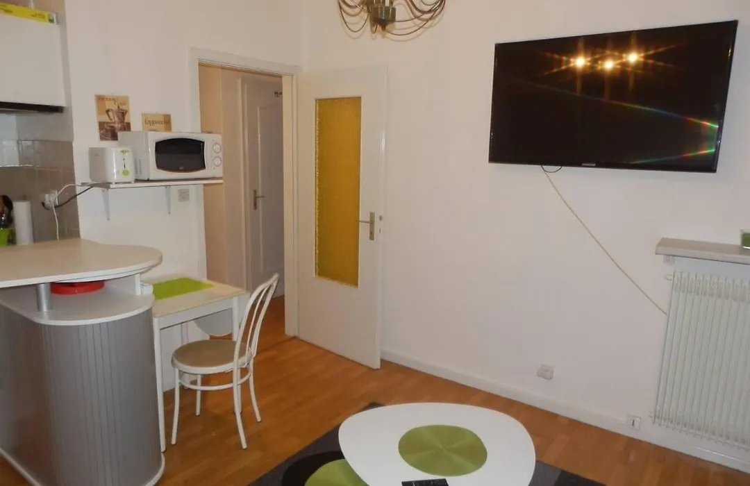 Agréable appartement 2 pieces a forbach avec Garage fermé - check in autonome-1
