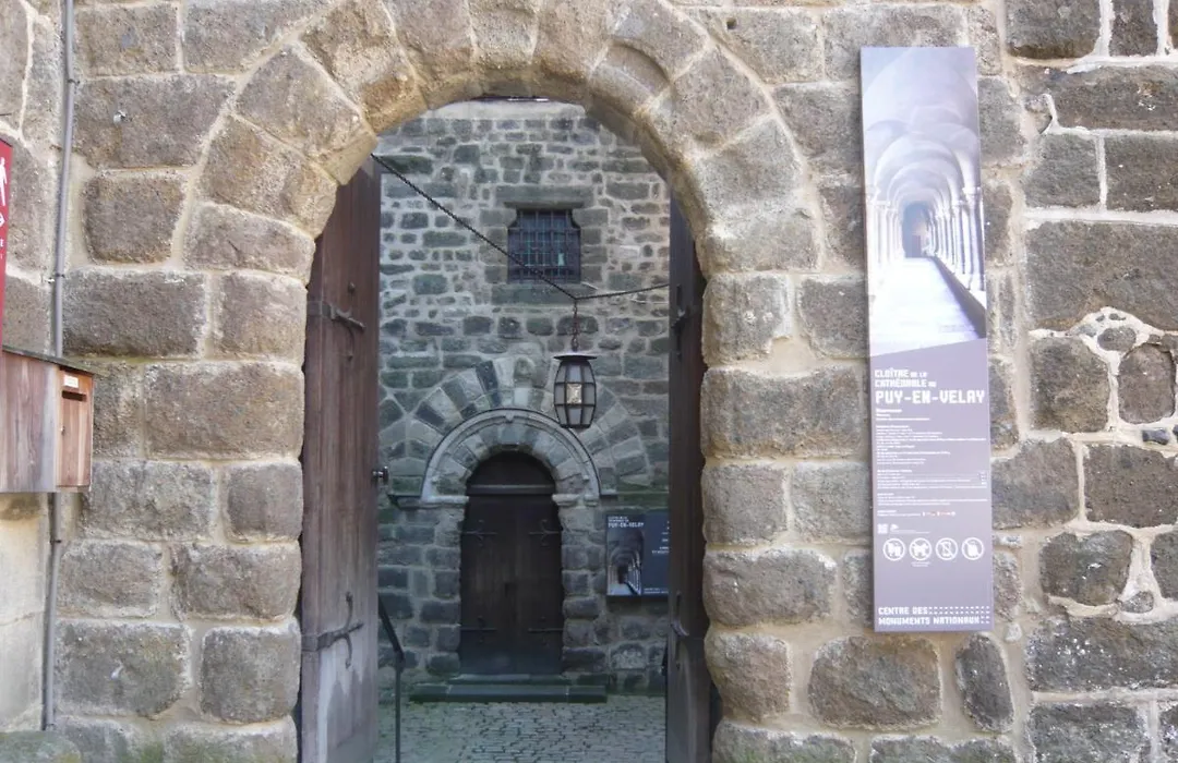 Le Petit St Clair-1