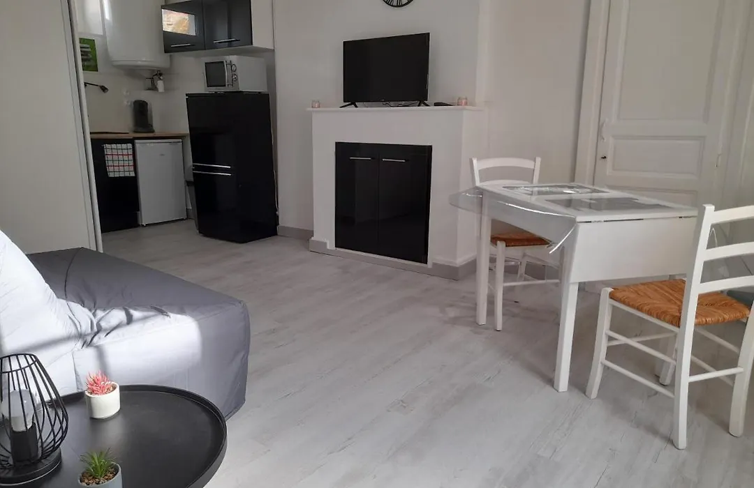 Promo Studio Wi-Fi à Courseulles-sur-Mer au 1er étage-1