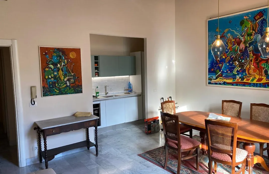 Renovated Apartment With 3 Bedrooms In An Historic Palazzo Between Port And Old Town-1