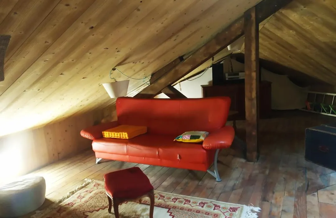 La Maison Rouge - Backpacker Hostel-1