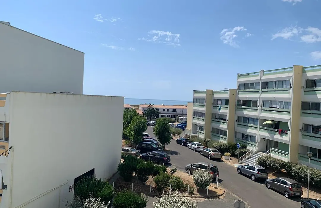 A 100M De La Plage-1