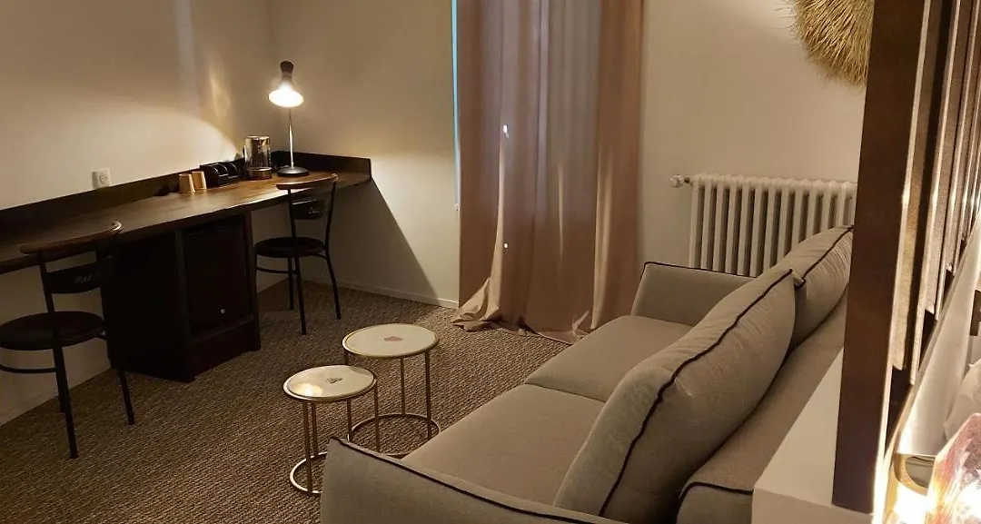 auberge le petit mas-1