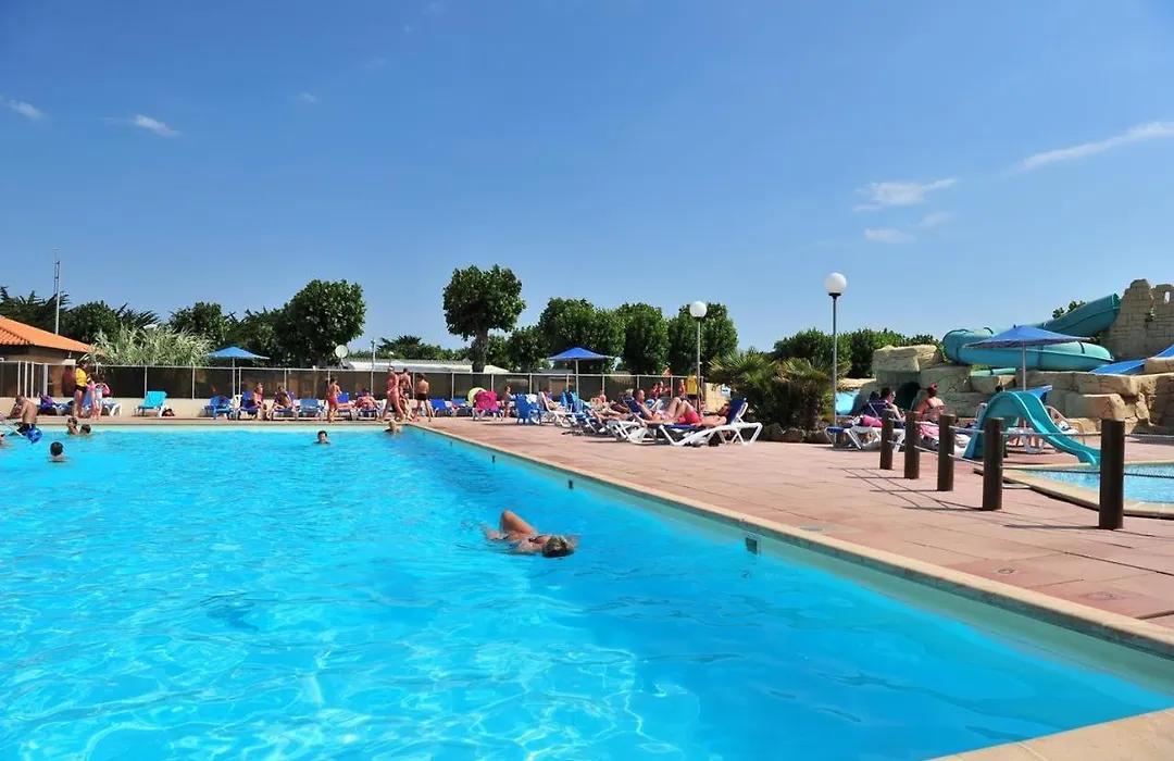 Mobil Home Basset Au Camping A St Hilaire De Riez 400M De La Mer-1