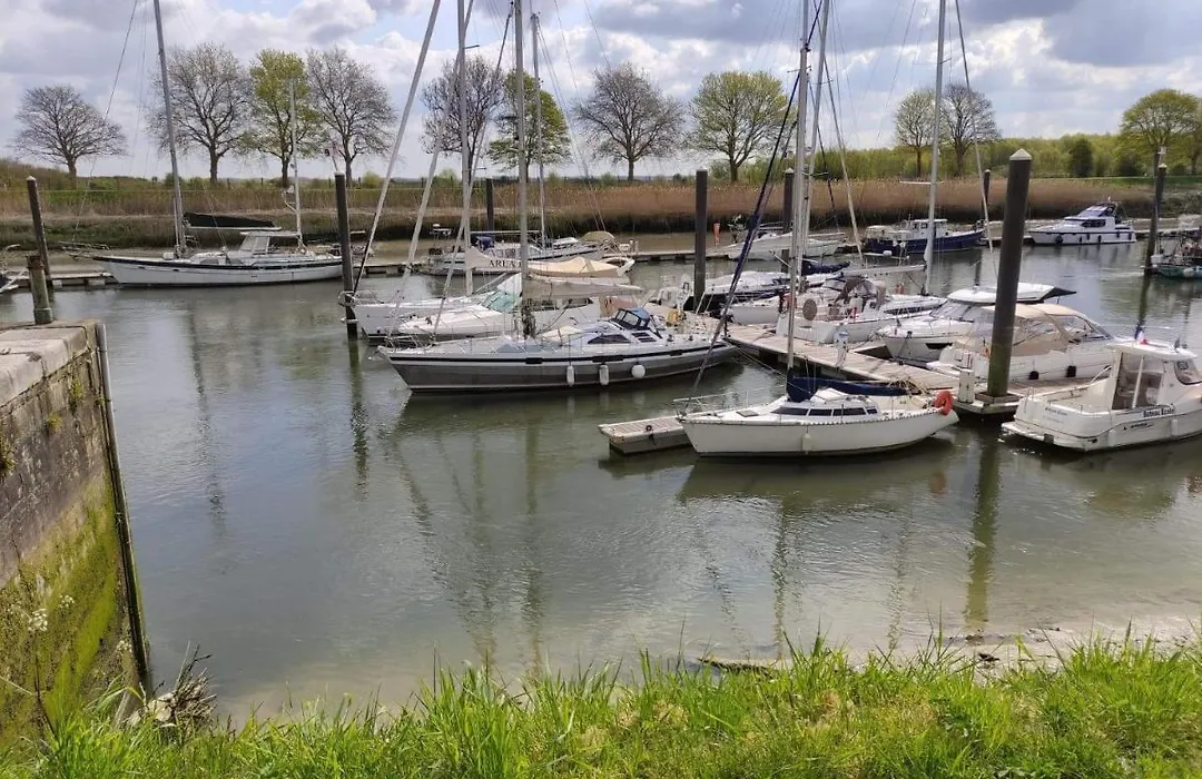 L'Anse Rouge, vue sur le port-1