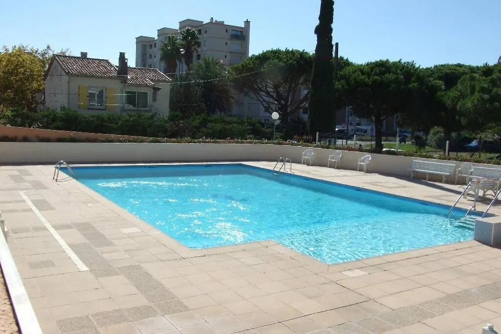 T2 climatisé à 5 minutes à pied de la plage avec parking, piscine et wifi-1