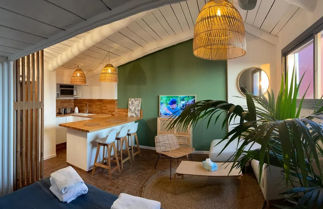 sous les toits de st tropez-1