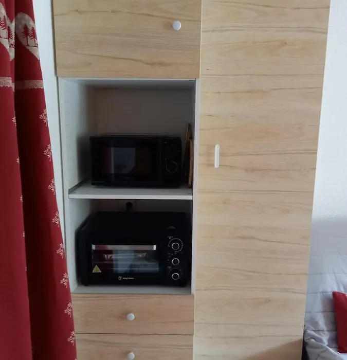 Studio 4 pers balcon vue centre Superbesse-1