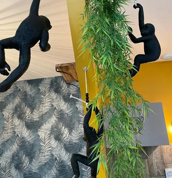 JuNgLe ROOM-1
