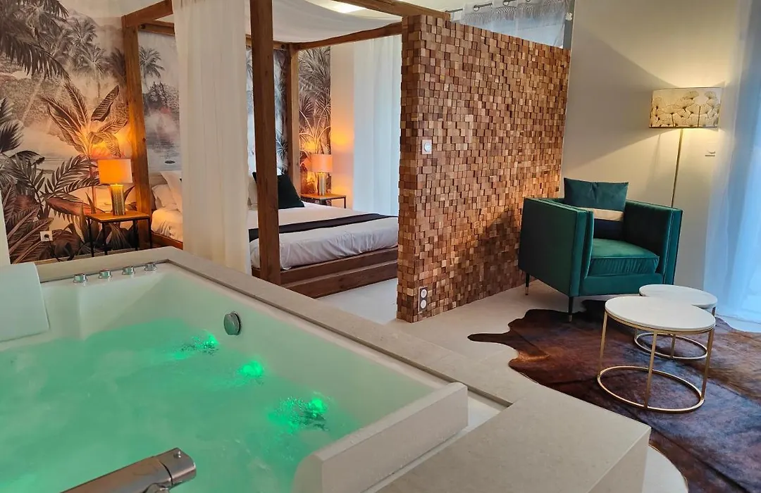Suites JM - Le temps d'une Escale (Jacuzzi&Vue Mer)-1