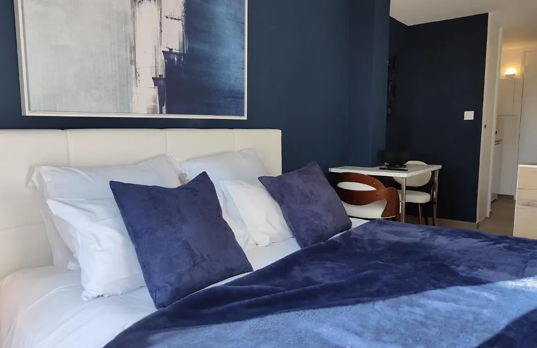 Suites JM - Les Pins Marines - Jacuzzi&Vue Mer-1