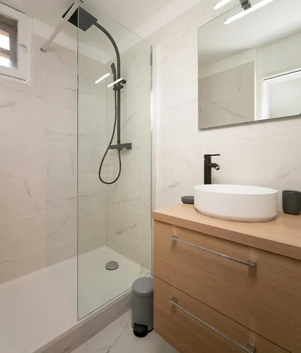 Grand Appartement 3 Chambres Avec Clim Et Balcon-1