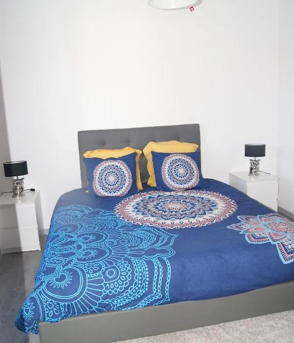 appartement individuelle refais a neuf,ds maison de maître,6 couchages dont un lit kingsize,cuisine avec lave vaisselle,rue privative pour se garer, accessibilité au jardin-1