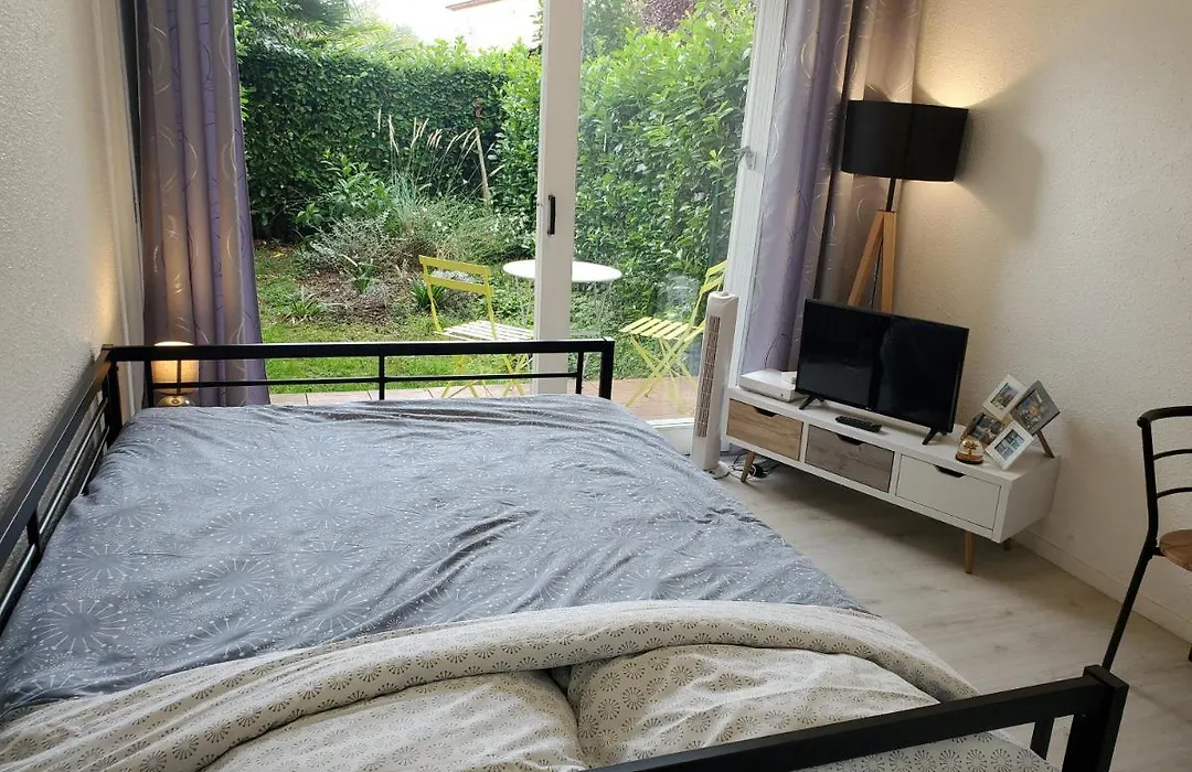Appartement Avec Jardin Privatif-1