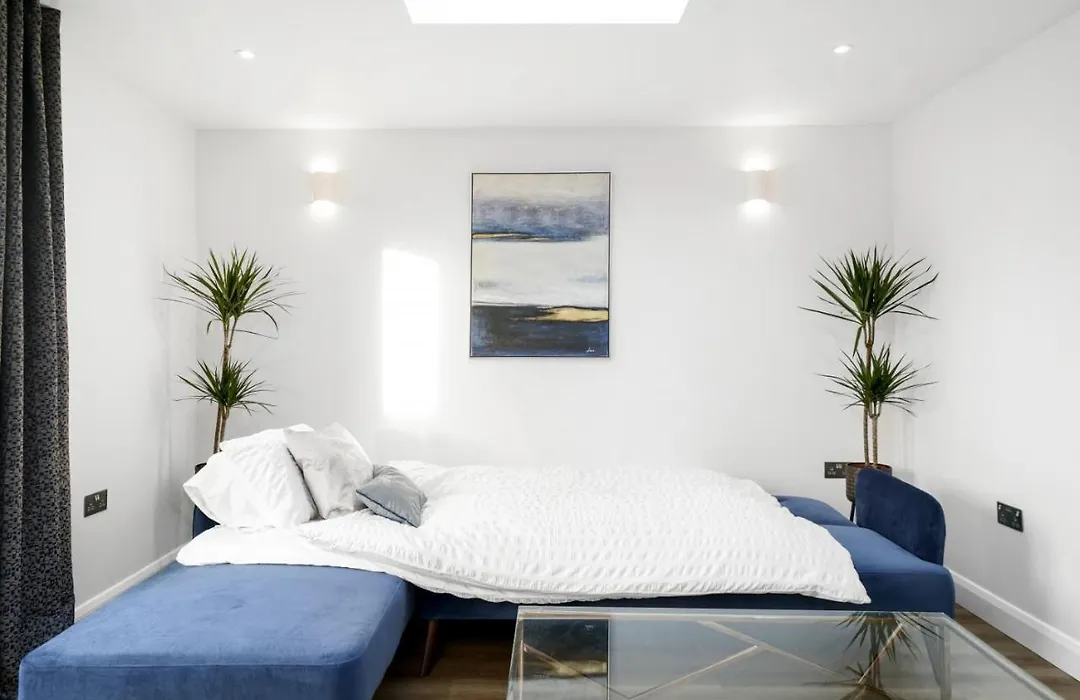 Modern Bungalow In Maidstone Sleeps 5 With Free Parking-1