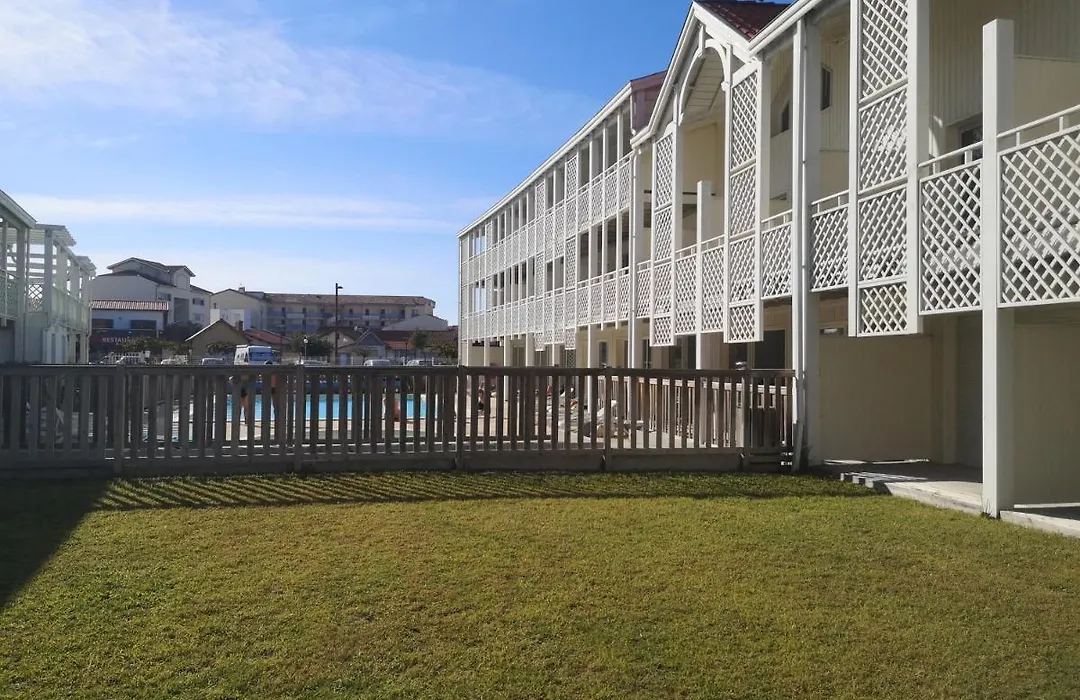 Appartement 200m de l'océan avec piscine extérieure-1