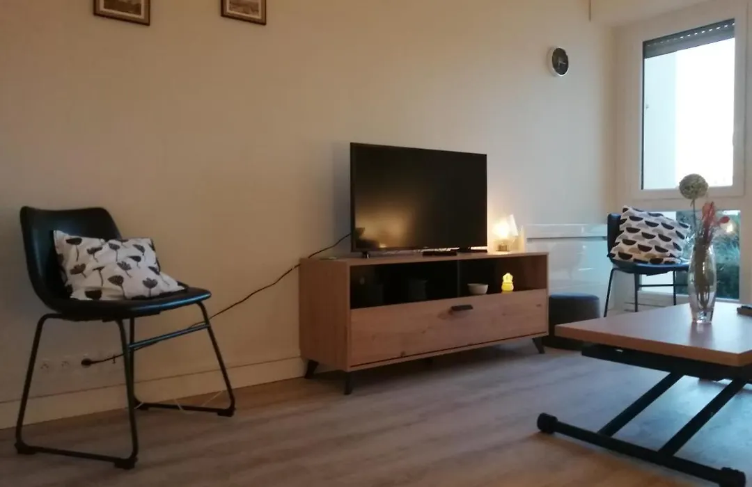 Bel Appartement En Residence "Bois Dore" Avec Piscine Et Mini Golf Prives Proche Centre Ville Et Stade Rochelais-1
