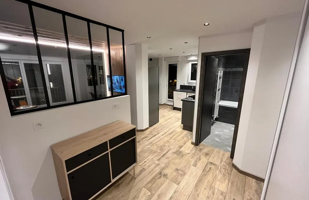 Bel Appartement T3 75M² Entierement Renove.-1