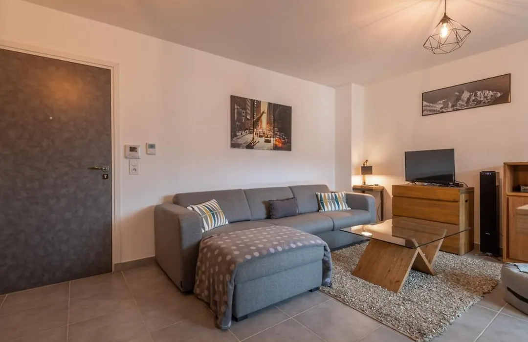 Apartment With Balcony Near Downtown-1