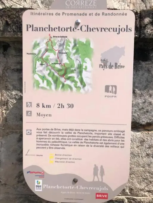 Logement à Brive, près du centre-ville et de la gare - Climatisation, fibre internet et stationnement gratuit-1