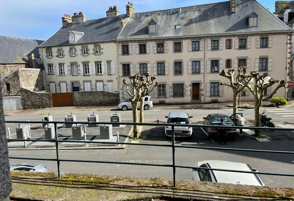 STUDIO HYPERCENTRE à 1 MN PLAGE ET DES PORTS-1