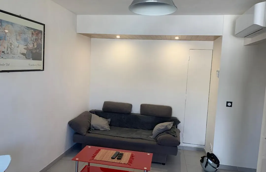 Appartement en résidence climatisé avec parking-1