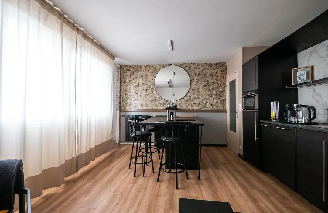Coup De Coeur F2 Standing Design Et Parking-1