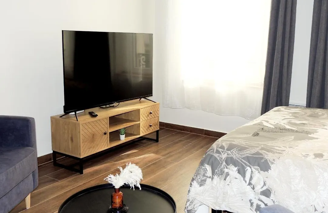 Studio Tout Confort A 2 Pas Du Chateau St Germain-1
