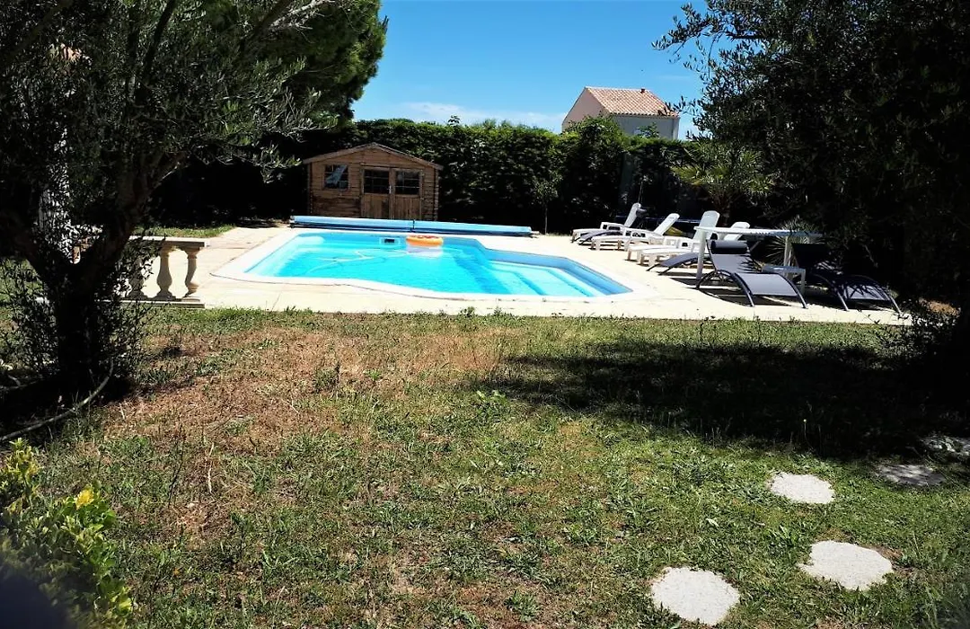 Gîte 3 étoiles 300m plage piscine privée grand jardin-1