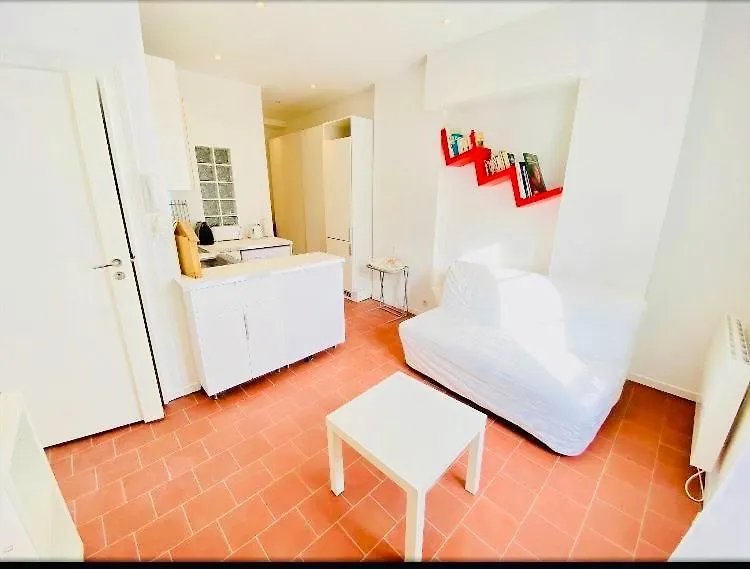 "Egalite" Joli Appartement Moderne Dans Immeuble Ancien-1