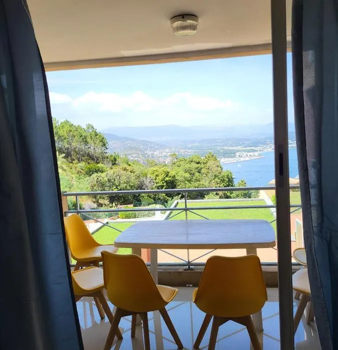 Vue Mer Et Esterel Sur La Baie De Cannes-1