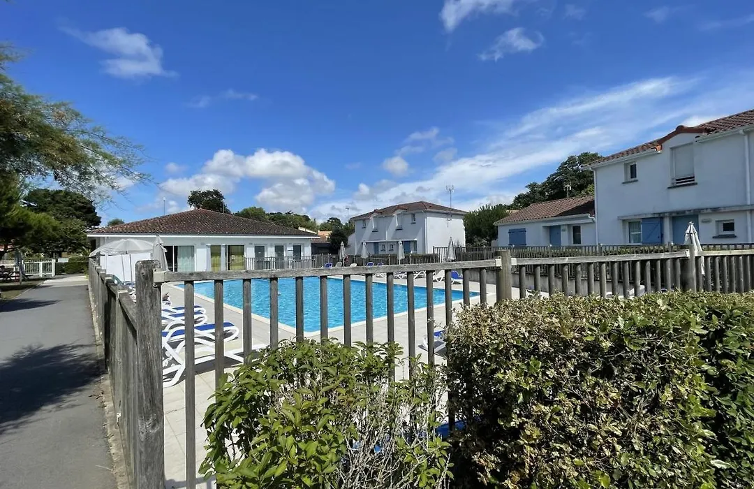 Charmante Maisonnette Avec Piscine, 2 Chambres, Terrasse Privee Et Parking - Saint-Brevin-Les-Pins - Fr-1-364-118-1