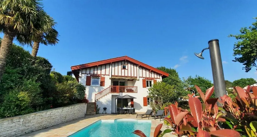 Chambre d'hôtes avec piscine dans maison Basque avec petits-déjeuners-1