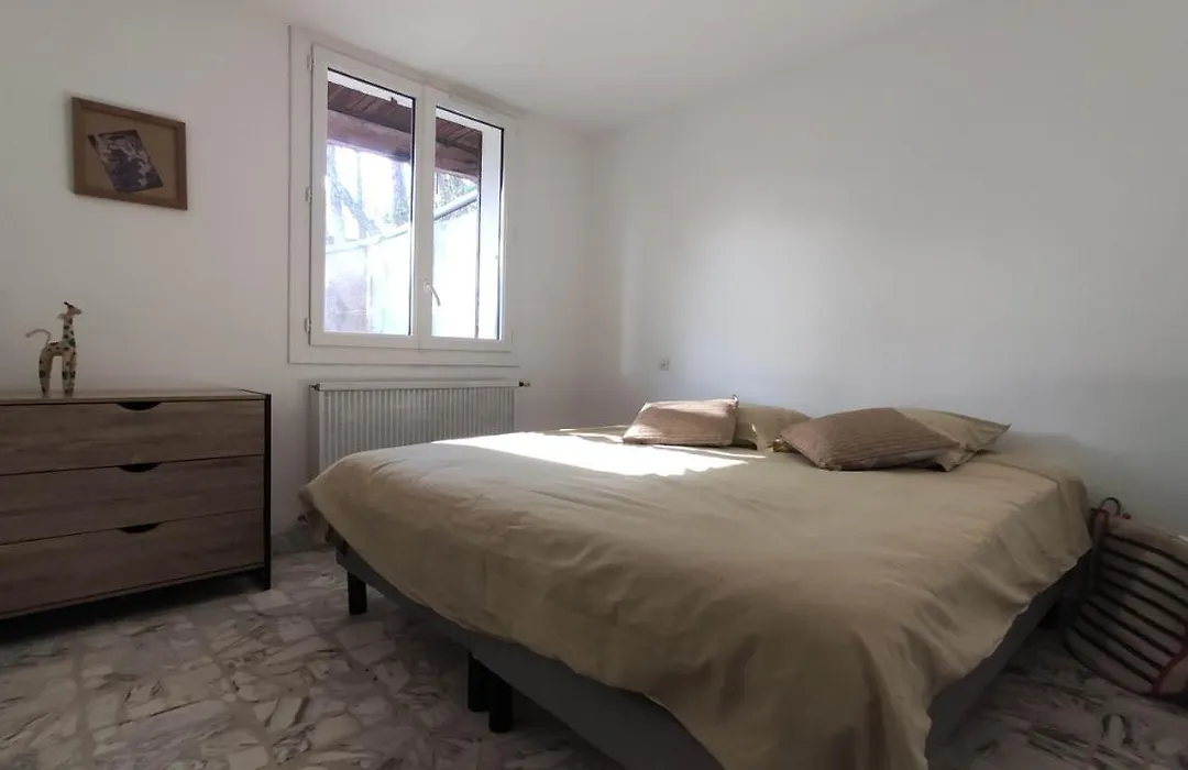 Tres Bel Emplacement Pour Cet Appartement-1