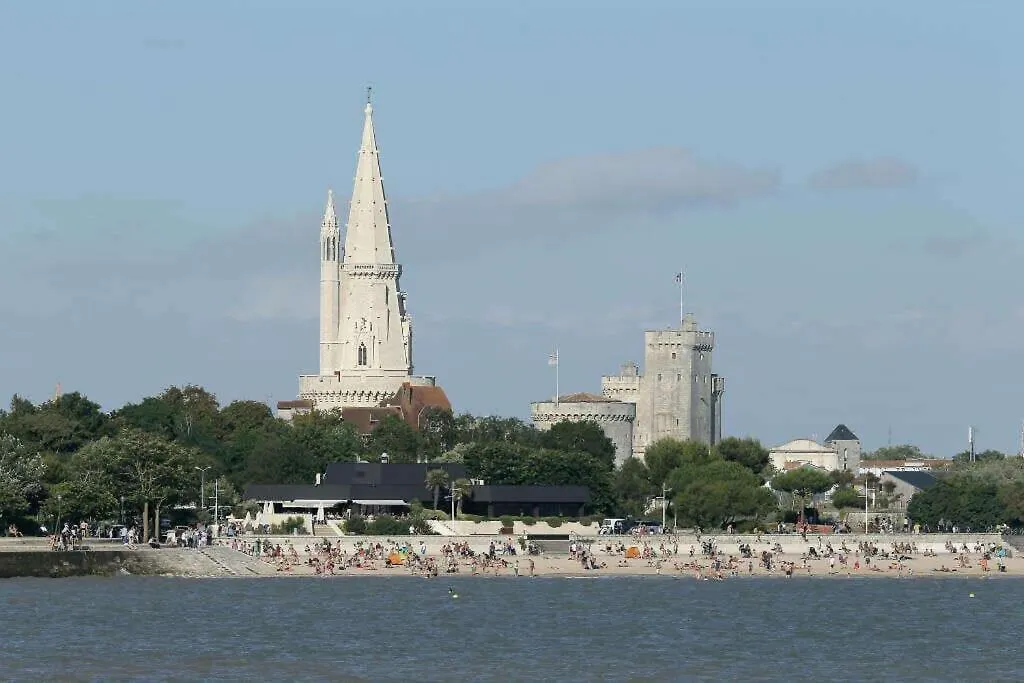 Vue Superbe Sur Tour De La Lanterne T2 Avec Terrasse Remparts 2-1
